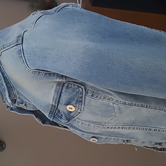 Cropped Jean Jacket - Picture 5 of 7